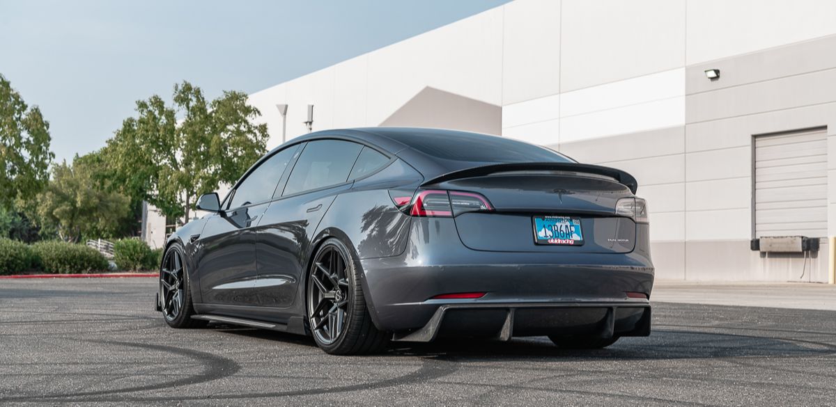 VR Aero Gloss Carbon Fiber Rear Diffuser Tesla Model 3 2018+ – AzMotors